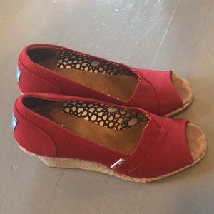 Toms canvas wedges